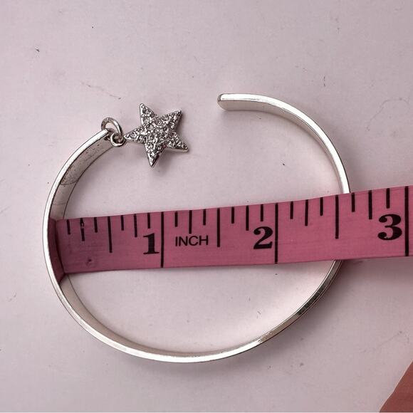 Avon NRQ Silver Cuff bracelet BELIEVE IN YOURSELF Dangling Star Charm Jewelry - Picture 5 of 8
